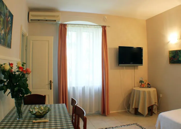 Adagio Theatre Split