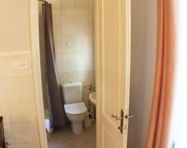 Adagio Theatre Split