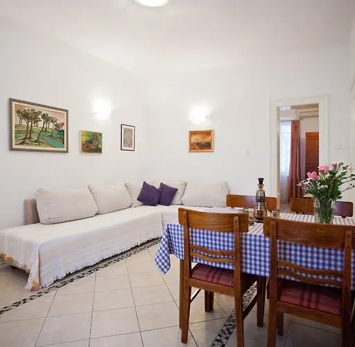 Adagio Theatre * Split