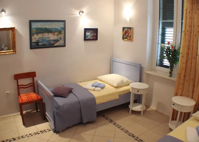 Adagio Theatre * Split