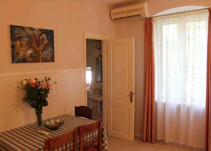 Adagio Theatre * Split